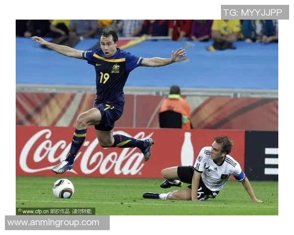 北京与山西球迷冲突现场杂物飞舞引发热议与反思 北京与山西球迷冲突现场杂物飞舞引发热议与反思