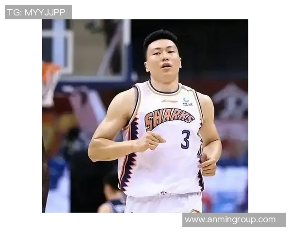 李根：从篮球场上的闪耀明星到人生道路上的坚韧奋斗者